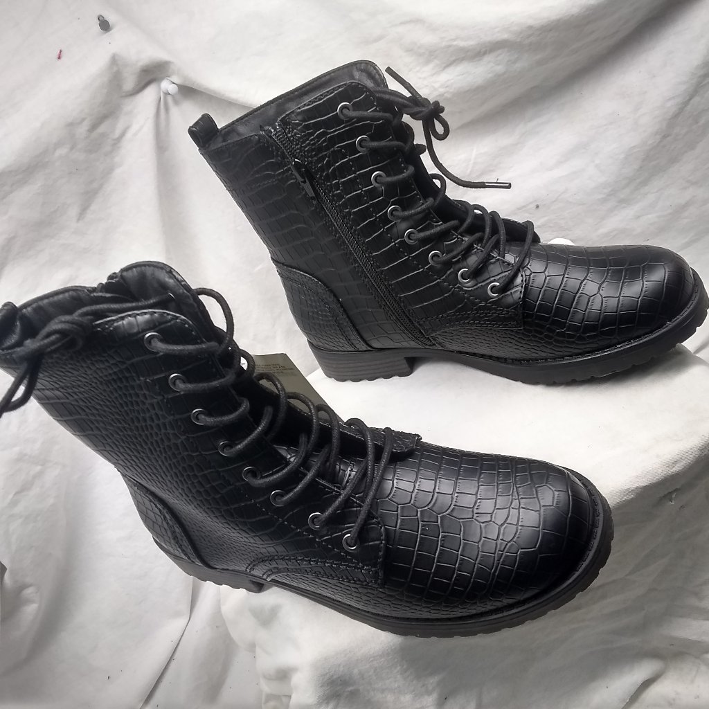 Amazon Essentials Women's Lace-Up Combat Boot Black Crocodile 9.5 M Nwob